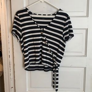 women’s XL American eagle cropped shirt